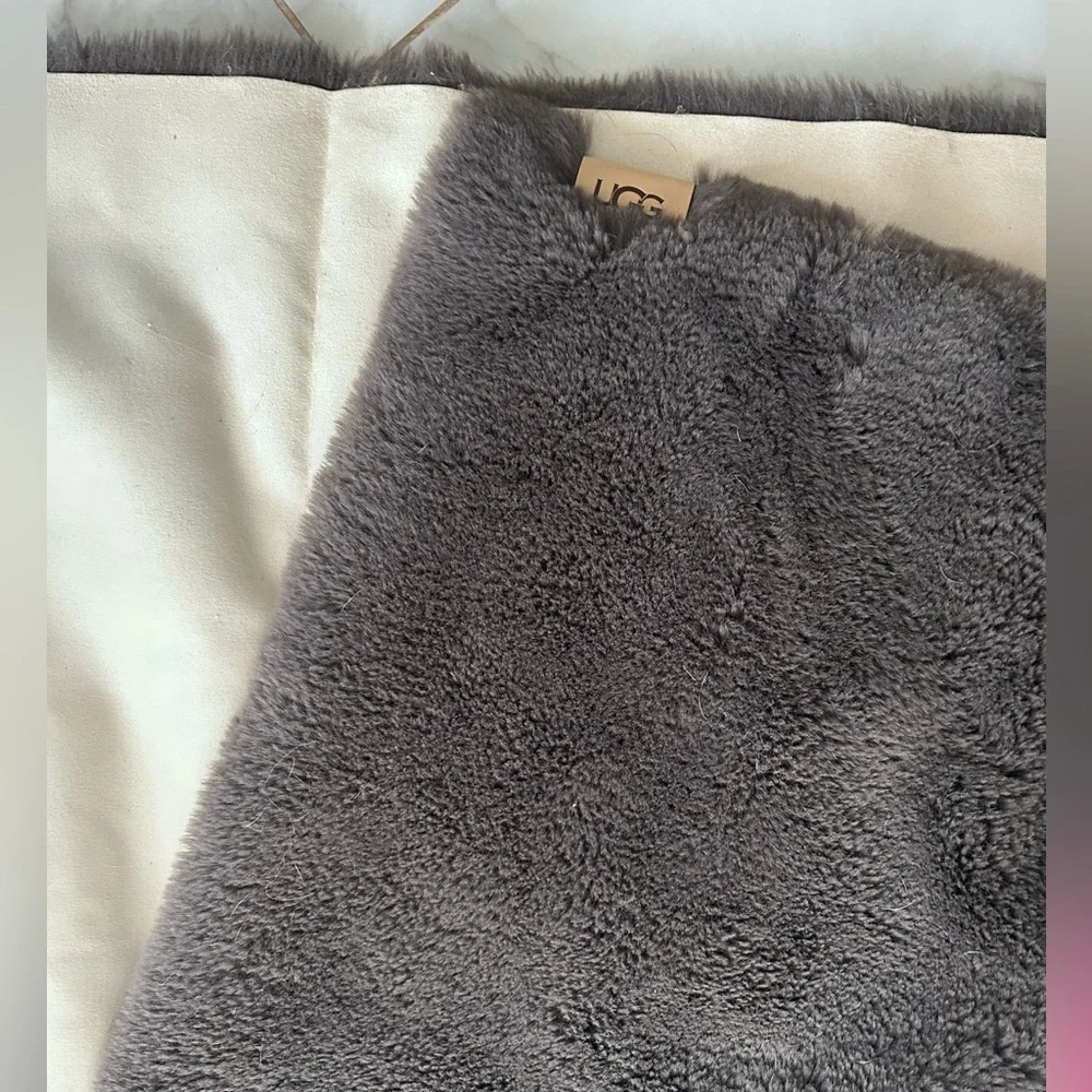 UGG Gray faux fur rug